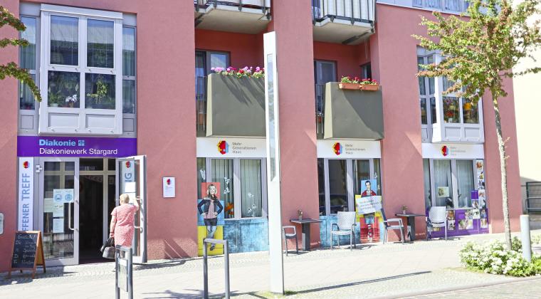 Mehrgenerationenhaus Neustrelitz Strelitzer Straße Treffpunkt für Familien Senioren Kinder Menschen